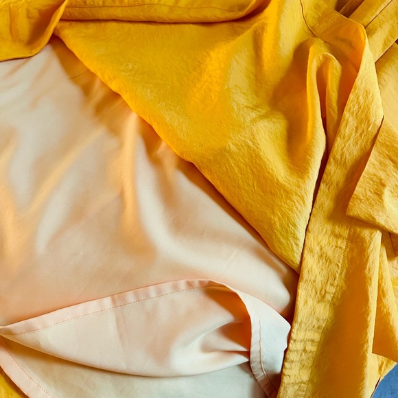 Bright yellow crushed silk midi dress💛 - Picture 7 of 11